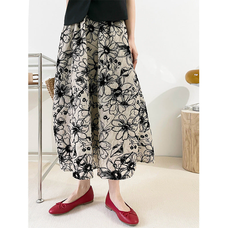 Ju Zhi 2026 Early Spring Velvet Skirt for Women, Heavy Craftsmanship, Niche Retro French High-Waisted Mid-Length A-Line Skirt 1572